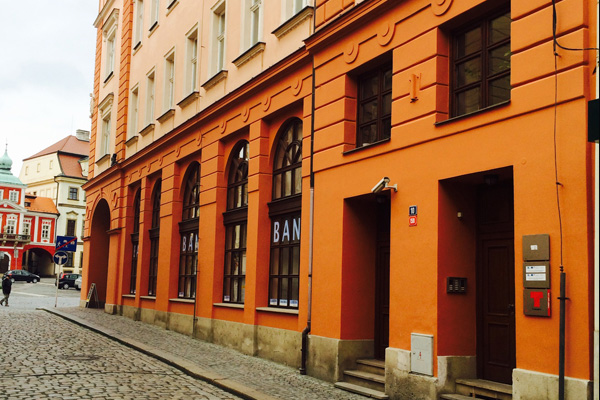 Nátěr fasády historického domu v Hradci Králové